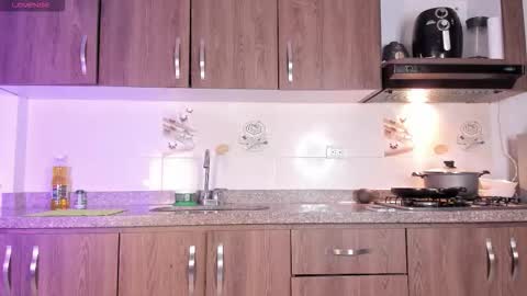 Snapshot of petit_rosseowo chatting on 11-06-25, 12:22 Im Rosse but u can call me Rossie or Rosita . online show from 11-06-25, 12:22