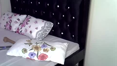 Snapshot of petite_bunnny chatting on 10-26-25, 02:06 Bunny online show from 10-26-25, 02:06