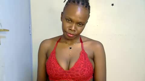 Snapshot of petite_desiree chatting on 11-17-25, 09:31 Desiree online show from 11-17-25, 09:31