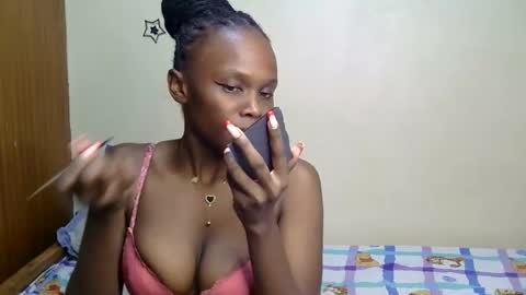 Snapshot of petite_desiree chatting on 11-24-25, 12:49 Desiree online show from 11-24-25, 12:49