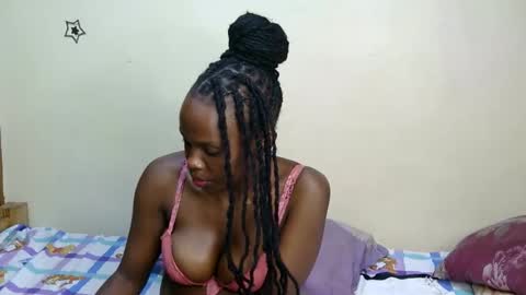 Snapshot of petite_desiree chatting on 11-28-25, 07:27 Desiree online show from 11-28-25, 07:27