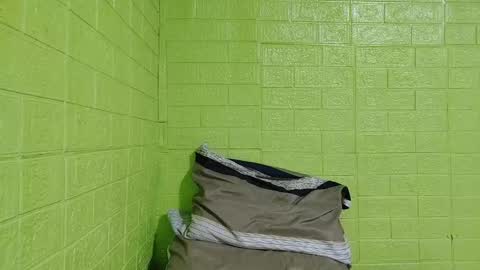 Snapshot of petite_dicklover chatting on 02-21-25, 06:18 Yuriee online show from 02-21-25, 06:18