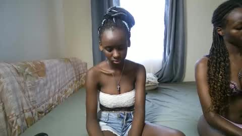 Snapshot of petite_funnie chatting on 11-03-25, 10:05 petite_funnie online show from 11-03-25, 10:05