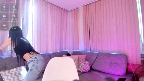 Snapshot of petite_linda chatting on 09-09-25, 07:57 Linda online show from 09-09-25, 07:57