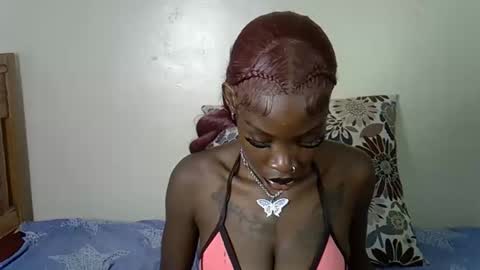 Snapshot of petite_lunar chatting on 10-28-25, 03:25 Lunar online show from 10-28-25, 03:25