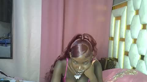 Snapshot of petite_lunar chatting on 11-17-25, 08:47 Lunar online show from 11-17-25, 08:47