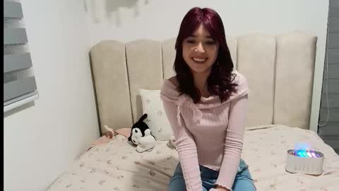 Snapshot of petite_marie_ chatting on 10-21-25, 04:13 petite_marie_ online show from 10-21-25, 04:13