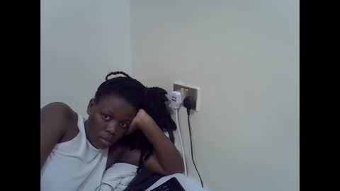 petite_melan online show from 11-20-25, 07:41