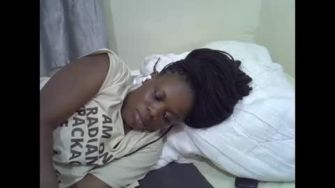 petite_melan online show from 12-04-25, 05:10