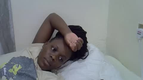 petite_melan online show from 12-17-25, 08:26