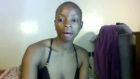 Snapshot of petite_queen001 chatting on 10-10-25, 01:15 petite_queen001 online show from 10-10-25, 01:15