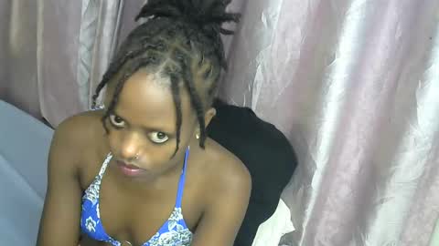 petite_star2 online show from 11-19-25, 06:46