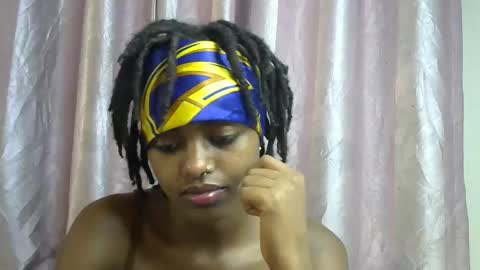 petite_star2 online show from 12-15-25, 08:07