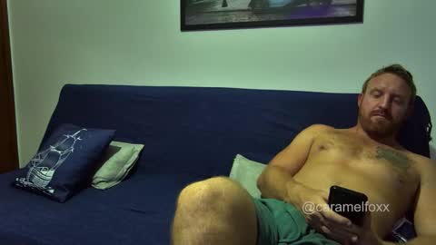 Snapshot of petitebubblegum chatting on 10-29-25, 09:38 Caramel princesa online show from 10-29-25, 09:38