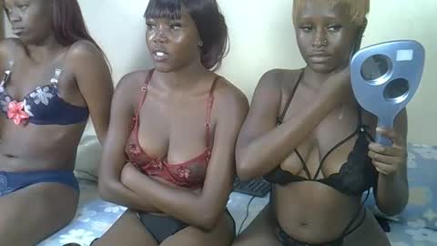 Snapshot of petitecookie chatting on 02-26-26, 09:36 Cookie online show from 02-26-26, 09:36