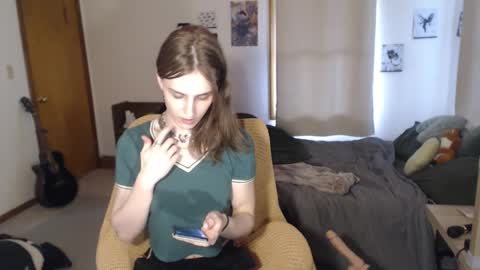 Snapshot of petitecut chatting on 02-21-25, 09:32 caracal online show from 02-21-25, 09:32