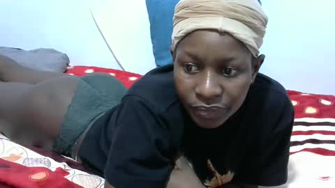 petitegirly12 online show from 02-19-25, 02:33