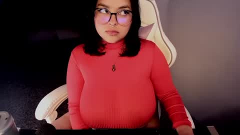 Snapshot of petitelilo1 chatting on 01-21-25, 02:22 Lilo online show from 01-21-25, 02:22