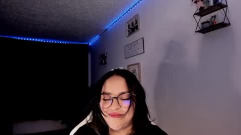 Snapshot of petitelilo1 chatting on 02-02-25, 02:06 Lilo online show from 02-02-25, 02:06