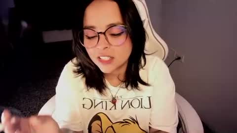 Snapshot of petitelilo1 chatting on 02-03-25, 01:41 Lilo online show from 02-03-25, 01:41