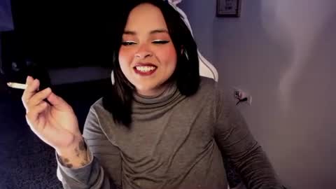 Snapshot of petitelilo1 chatting on 02-07-25, 01:47 Lilo online show from 02-07-25, 01:47