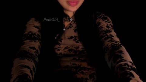 Snapshot of petitgirl_ chatting on 12-18-24, 11:19 J A S S online show from 12-18-24, 11:19
