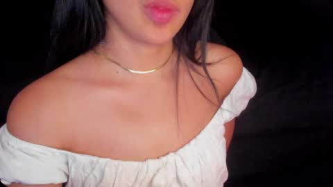 Snapshot of petitgirl_ chatting on 12-22-24, 06:15 J A S S online show from 12-22-24, 06:15