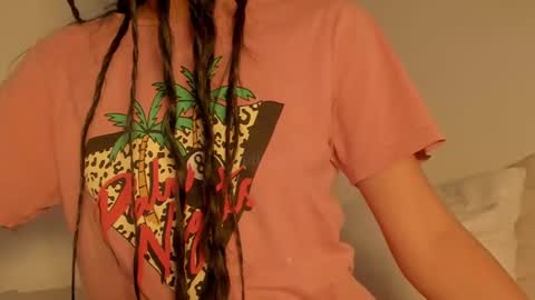 Snapshot of petitgirl_ chatting on 03-01-25, 04:54 J A S S online show from 03-01-25, 04:54