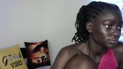 Snapshot of petitte_gyaal chatting on 10-24-25, 10:11 petitte_gyaal online show from 10-24-25, 10:11