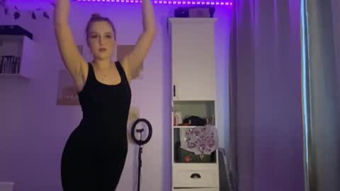 Snapshot of pettykyper chatting on 10-16-25, 02:18 Katie online show from 10-16-25, 02:18