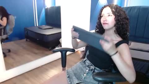 Moon  online show from 10-27-25, 04:22