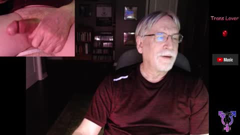 Snapshot of pghk2000 chatting on 02-09-25, 06:11 George online show from 02-09-25, 06:11