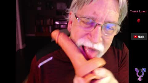 Snapshot of pghk2000 chatting on 02-26-25, 02:15 George online show from 02-26-25, 02:15