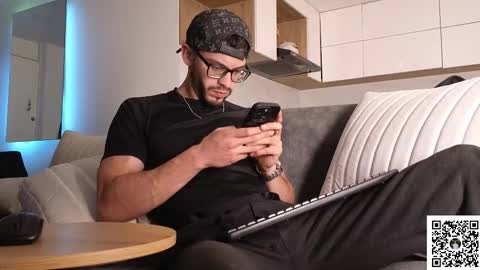 phantom_bigger1 online show from 02-06-26, 08:23