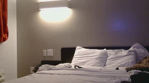 Snapshot of phantompig chatting on 12-18-25, 09:37 phantompig online show from 12-18-25, 09:37