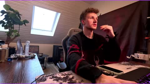 Snapshot of philipp_gtx chatting on 02-08-25, 03:42 philipp_gtx online show from 02-08-25, 03:42