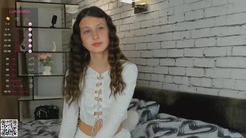 Emilia online show from 02-15-25, 06:23
