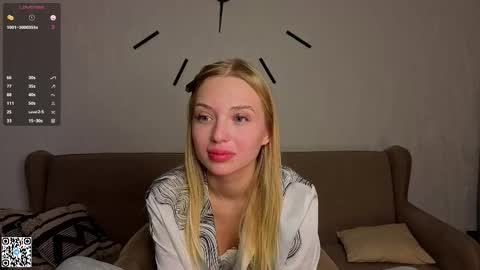 Emilia online show from 09-26-25, 06:23