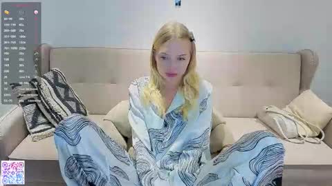 Emilia online show from 09-30-25, 06:13