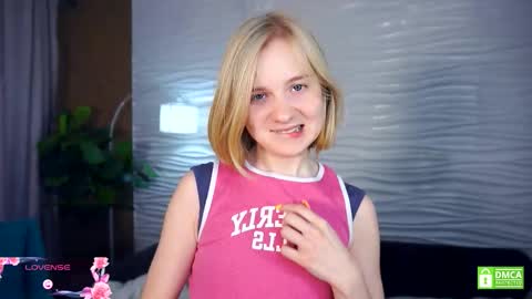 Snapshot of phyllisearney chatting on 10-30-25, 06:59 Hann G. Jones online show from 10-30-25, 06:59