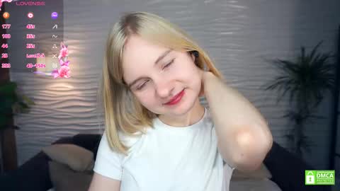 Snapshot of phyllisearney chatting on 11-17-25, 04:51 Hann G. Jones online show from 11-17-25, 04:51