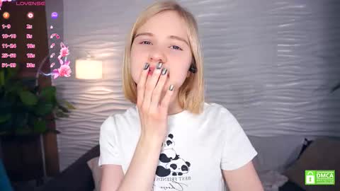 Snapshot of phyllisearney chatting on 11-29-25, 04:15 Hann G. Jones online show from 11-29-25, 04:15