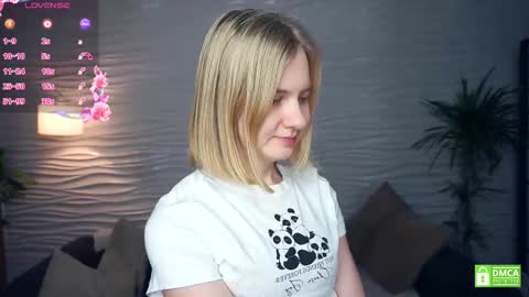 Snapshot of phyllisearney chatting on 12-18-25, 04:18 Hann G. Jones online show from 12-18-25, 04:18