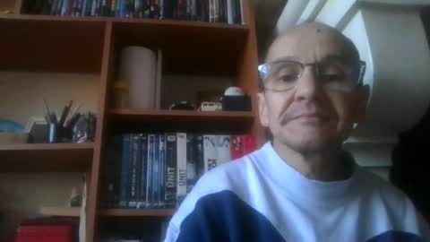 Snapshot of pichoun71 chatting on 12-20-24, 08:17 pichoun71 online show from 12-20-24, 08:17