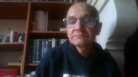 Snapshot of pichoun71 chatting on 01-05-25, 08:11 pichoun71 online show from 01-05-25, 08:11