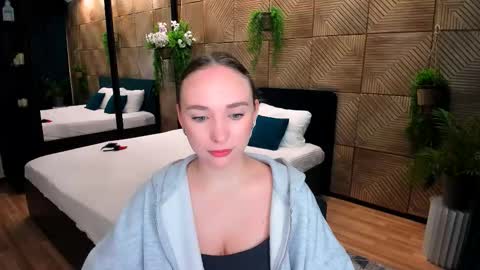 Emelie online show from 10-07-25, 10:12