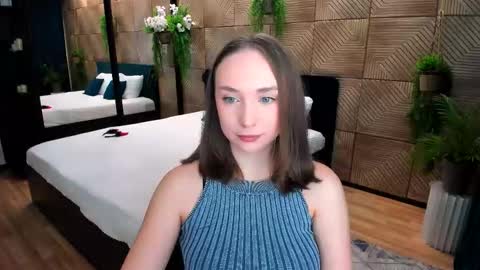 Emelie online show from 10-08-25, 10:13