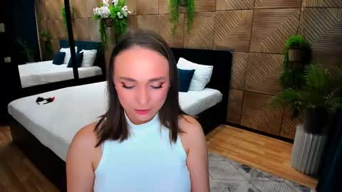 Emelie online show from 10-23-25, 05:44