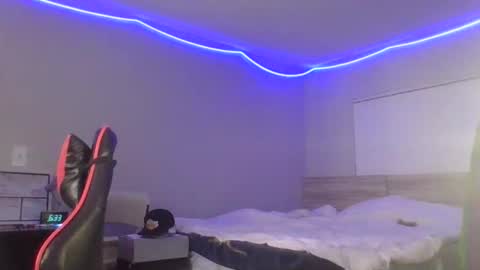 Snapshot of pierceddhabibi chatting on 11-19-25, 02:33 pierceddhabibi online show from 11-19-25, 02:33