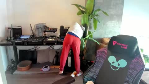 Snapshot of pierrefitch chatting on 02-26-25, 09:48 Pierre Fitch online show from 02-26-25, 09:48